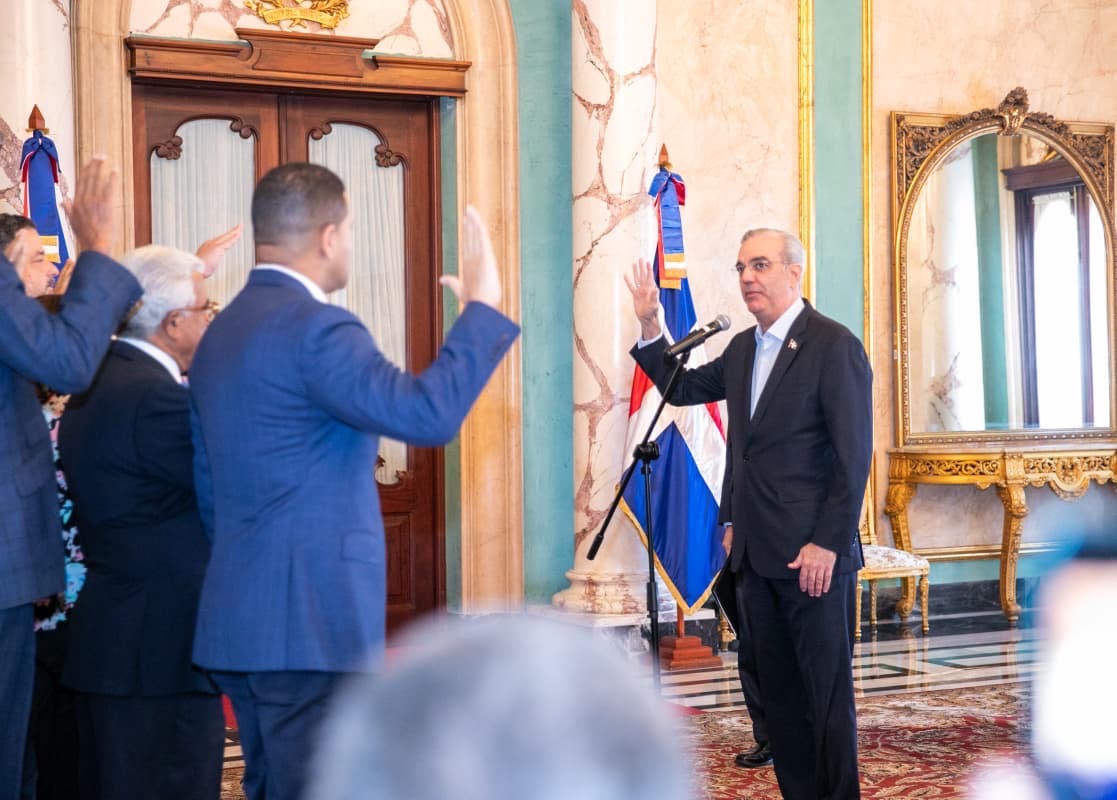 Presidente Abinader juramenta a los miembros que integran el Comité Gestor del Jardín Botánico de San Juan de la Maguana