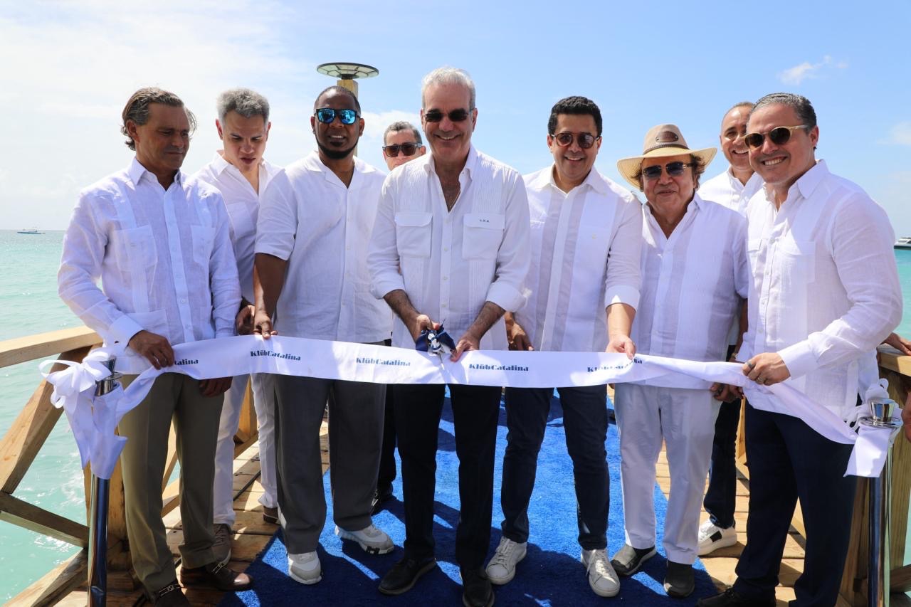 Presidente Abinader deja iniciados los trabajos del Club de Playa e inaugura Muelle Turístico del Atelón en Isla Catalina