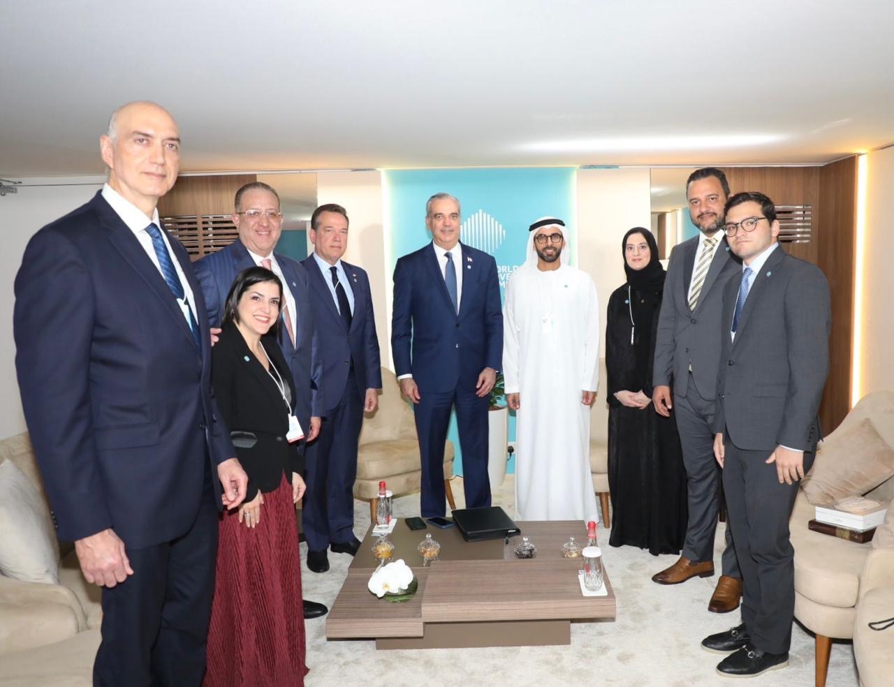 Presidente Abinader promueve uso de hub logístico dominicano para dinamizar exportaciones agrícolas de Paraguay, amplía relaciones económicas con Ecuador y fortalece cooperación tecnológica con Emiratos Árabes Unidos