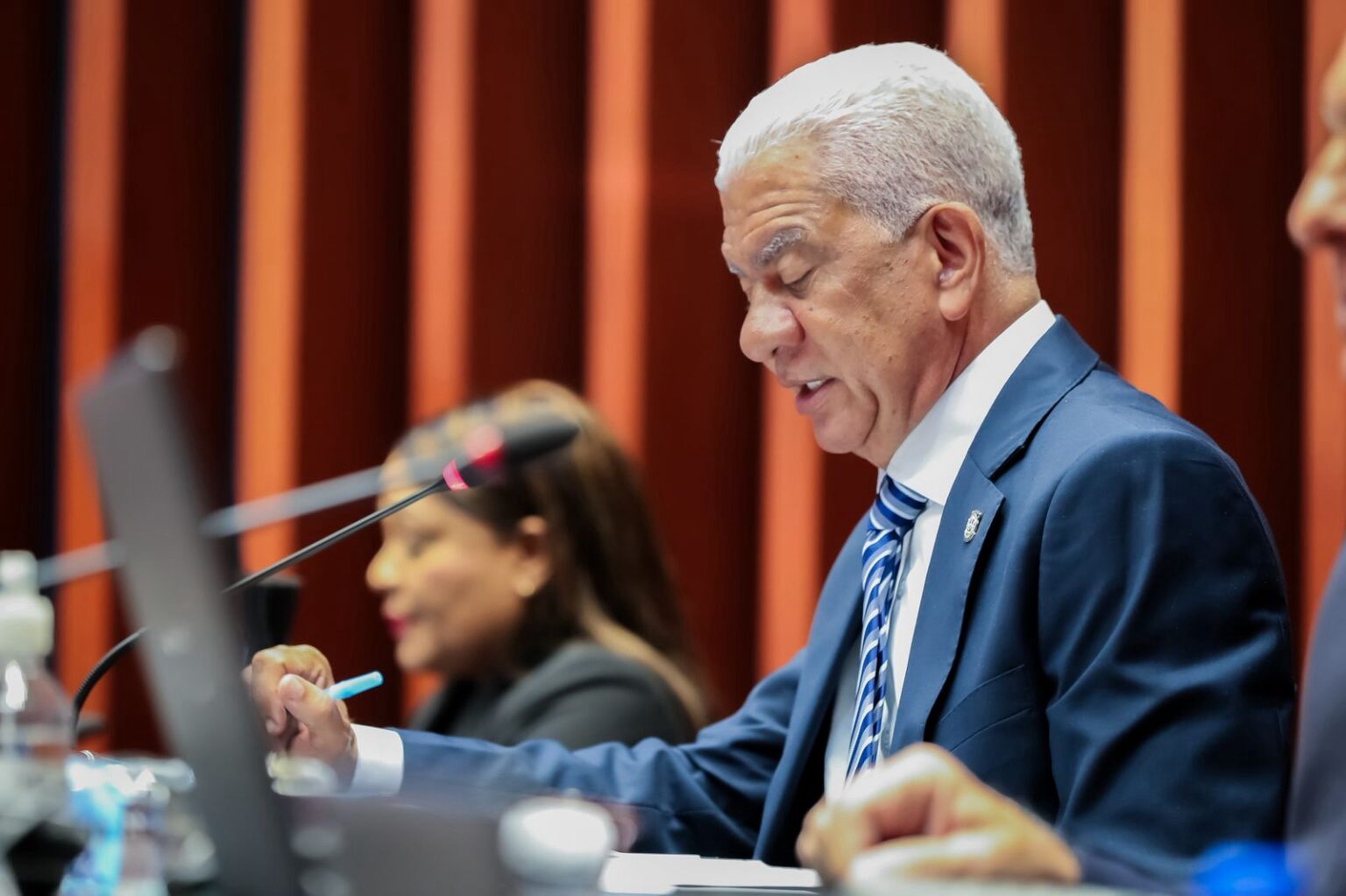 Legisladores dispuestos a revisar contrato de AERODOM ante retrasos en obras del AILA