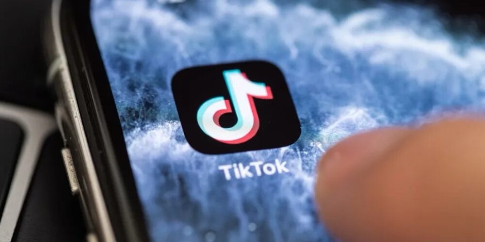TikTok dice que es “categóricamente falso” que tenga un diseño adictivo