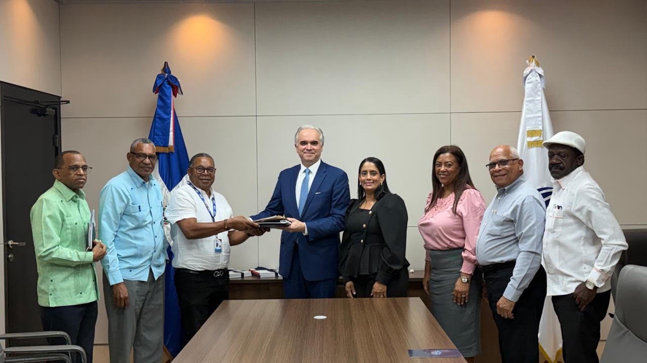 Proponen instaurar año sabático con salario para profesores y técnicos del Minerd