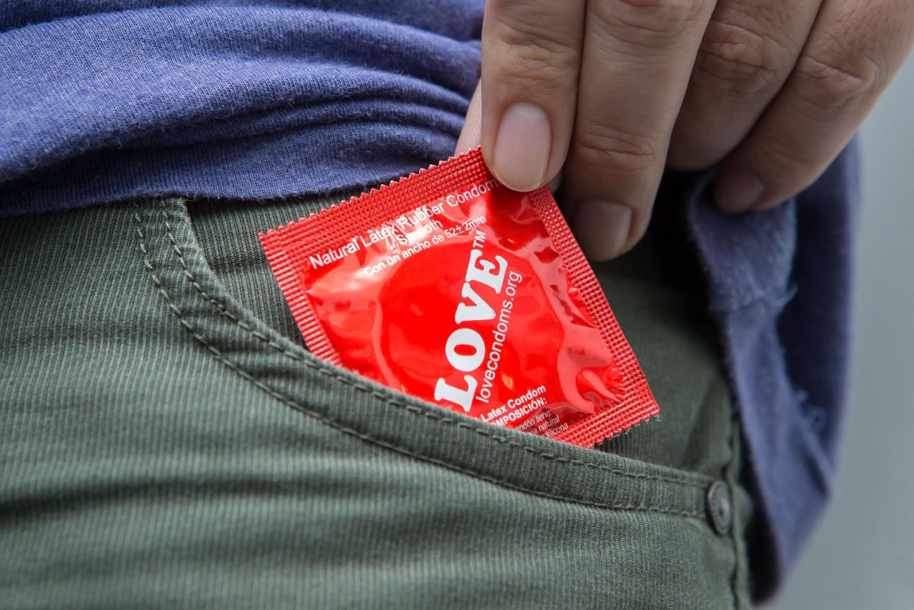 Fundación AHF llama a reforzar el uso del condón; impulsa campaña “Sólo Póntelo”