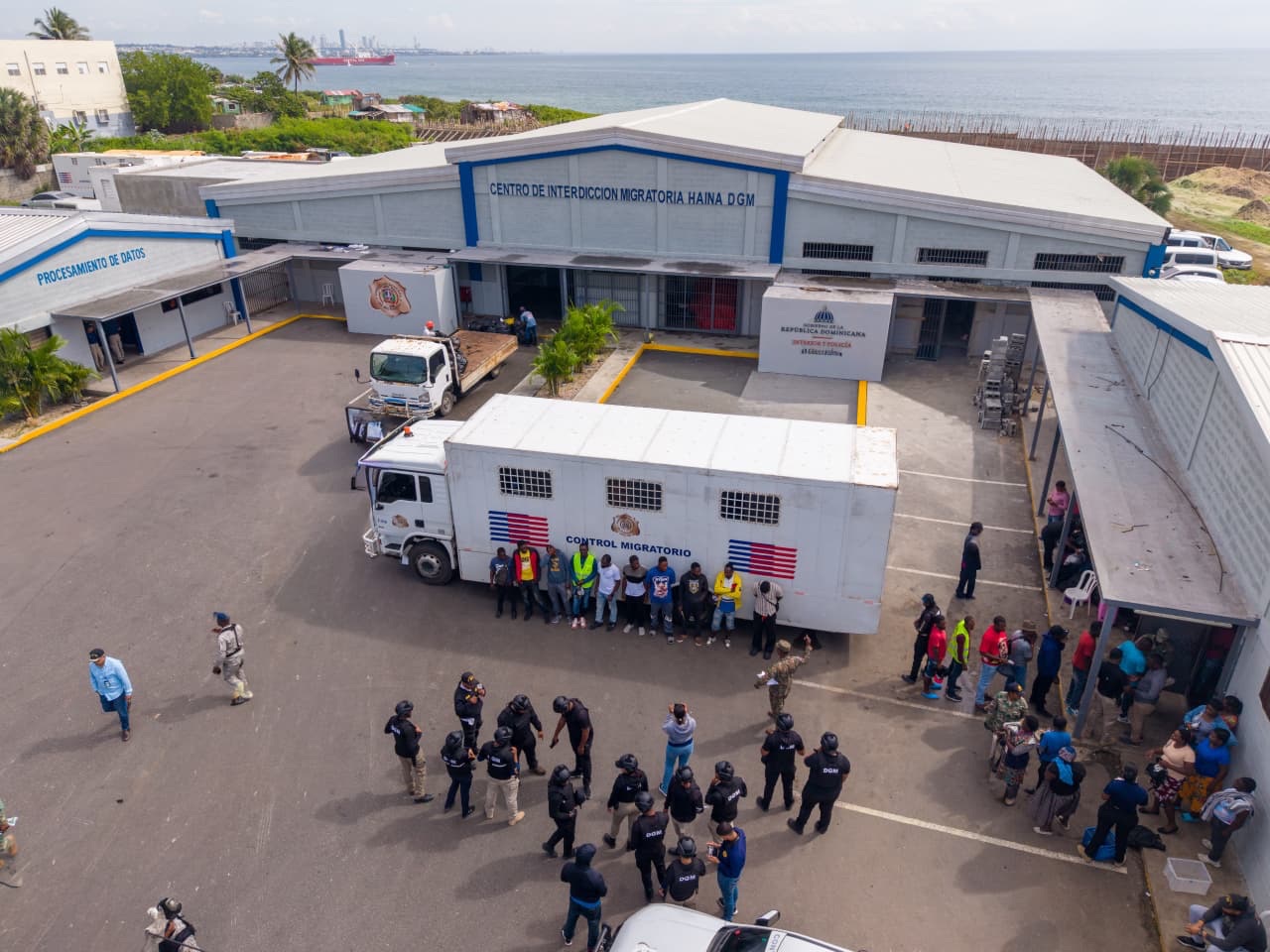 Migración informa que operativo ejecutado en Los Mina culmina con detención de 454 indocumentados