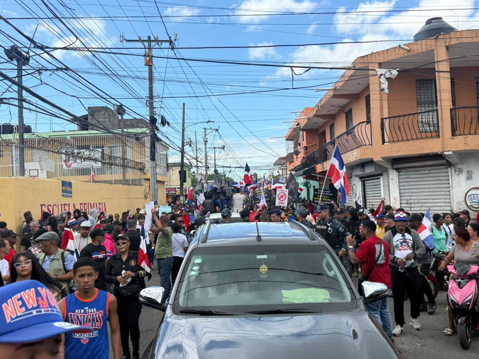 Cientos de personas apoyan marcha contra migración haitiana irregular en Los Mina