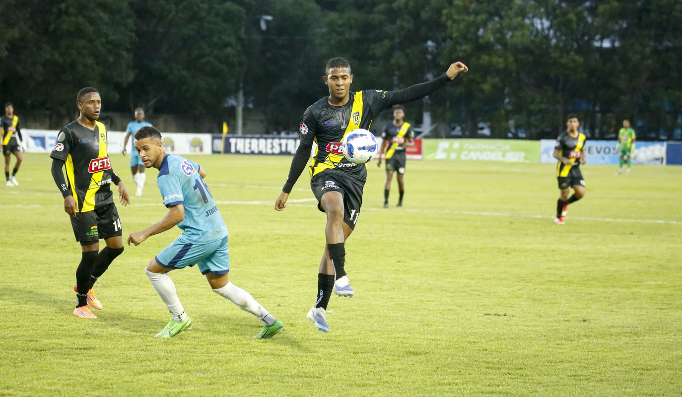 Salcedo sorprende a Moca con triunfo por la mínima en el Moca 85