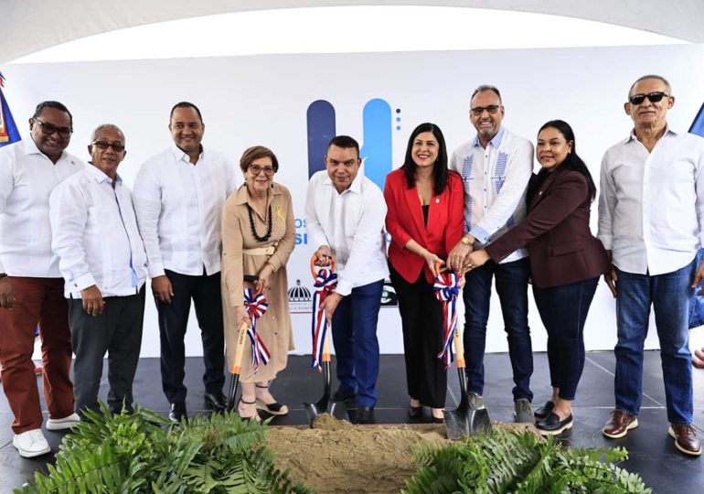 Director del Servicio Nacional de Salud da primer palazo para inicio de segunda etapa de remozamiento del Hospital Provincial Pascasio Toribio Piantini