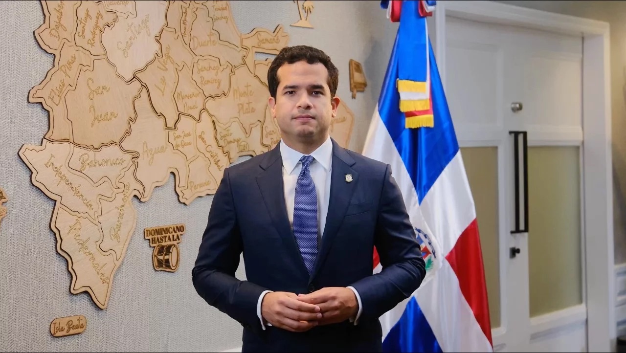 Omar Fernández cuestiona nueva deuda por US$2,750 millones, mientras hay US$3,700 millones de préstamos