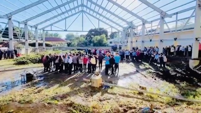 Realizan protesta en Jarabacoa exigiendo terminación de cancha y construcción de comedor en liceo