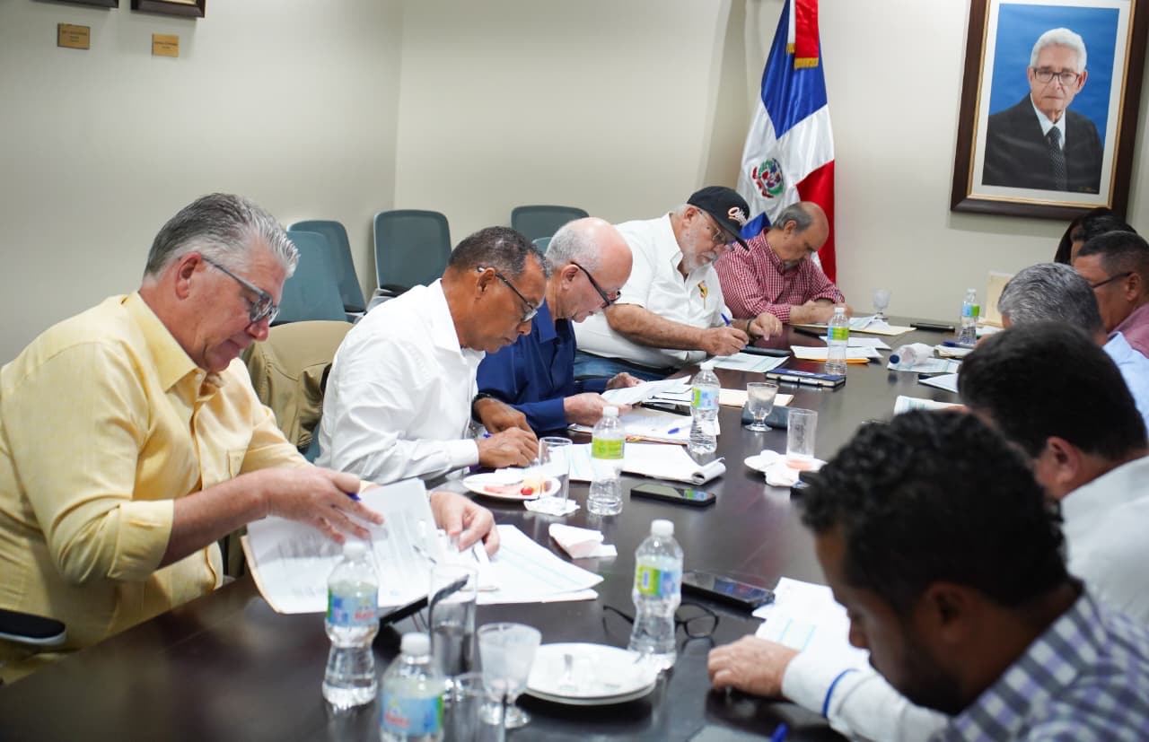 Conaleche impulsa producción láctea con préstamos al 6 % anual para productores