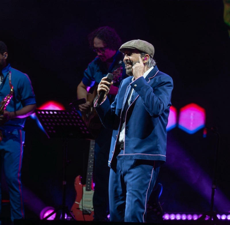 Juan Luis Guerra a casa llena en el Estadio Cibao