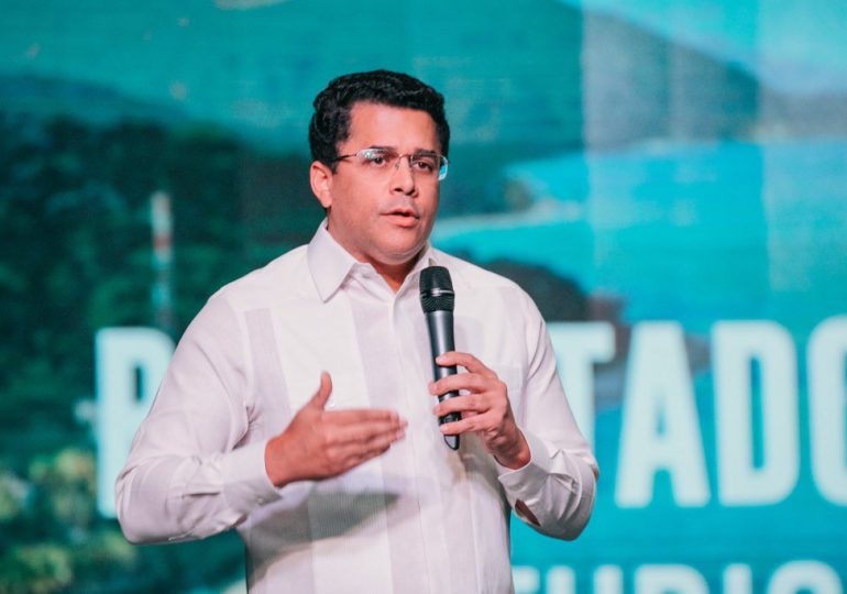 David Collado encabeza intención de voto para 2028 con 48.4%, según encuesta