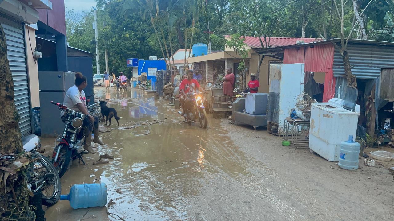 Tres viviendas colapsan y casi 300 resultan afectadas por lluvias en Gaspar Hernández