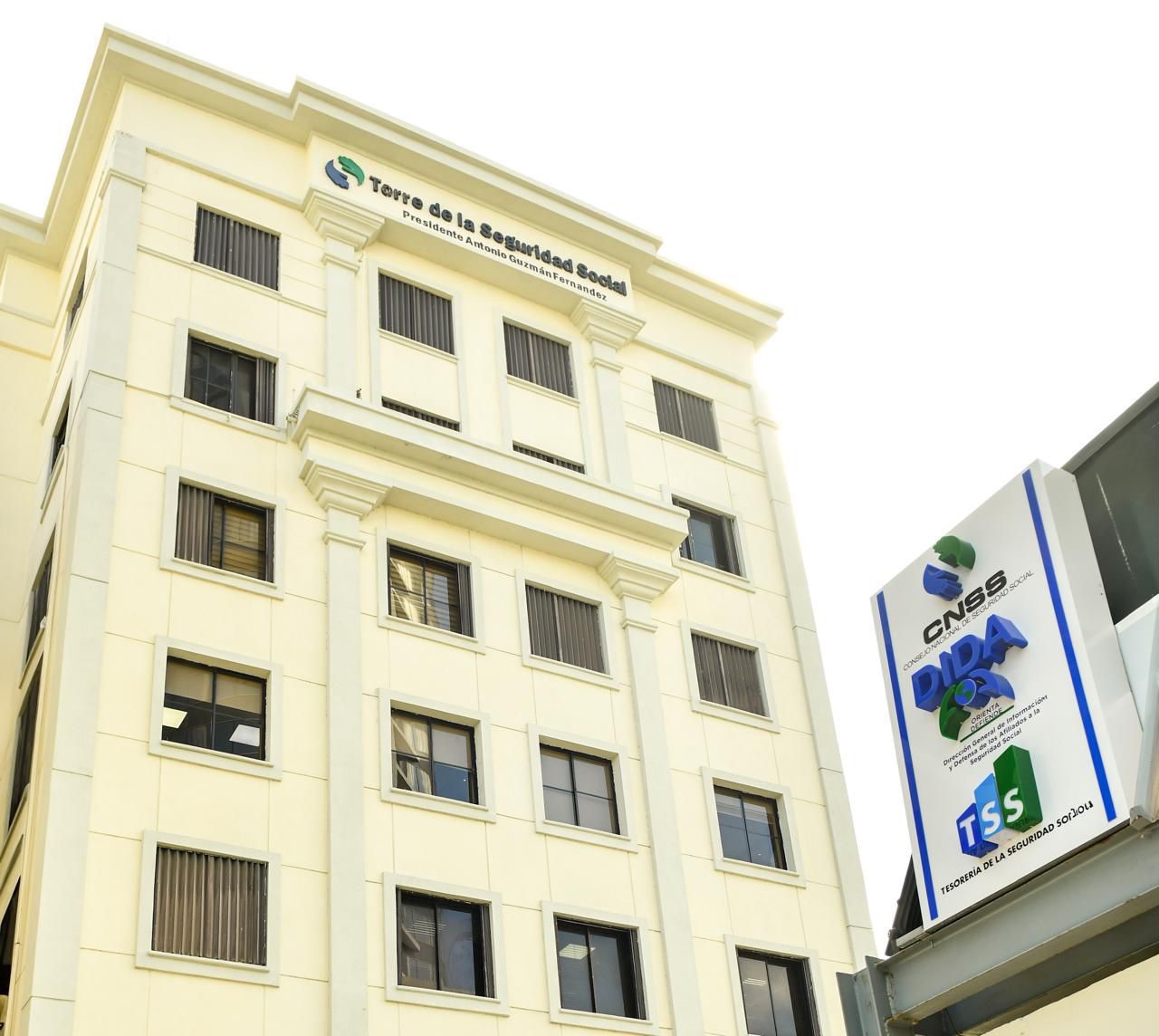 Resolución 624-02 amplía cobertura del Seguro Familiar de Salud e incluye cirugías por gigantomastia y ginecomastia