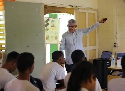 Jose Rijo Presbot lanza en Hato Mayor iniciativa de educación “Presupuesto en las Aulas”