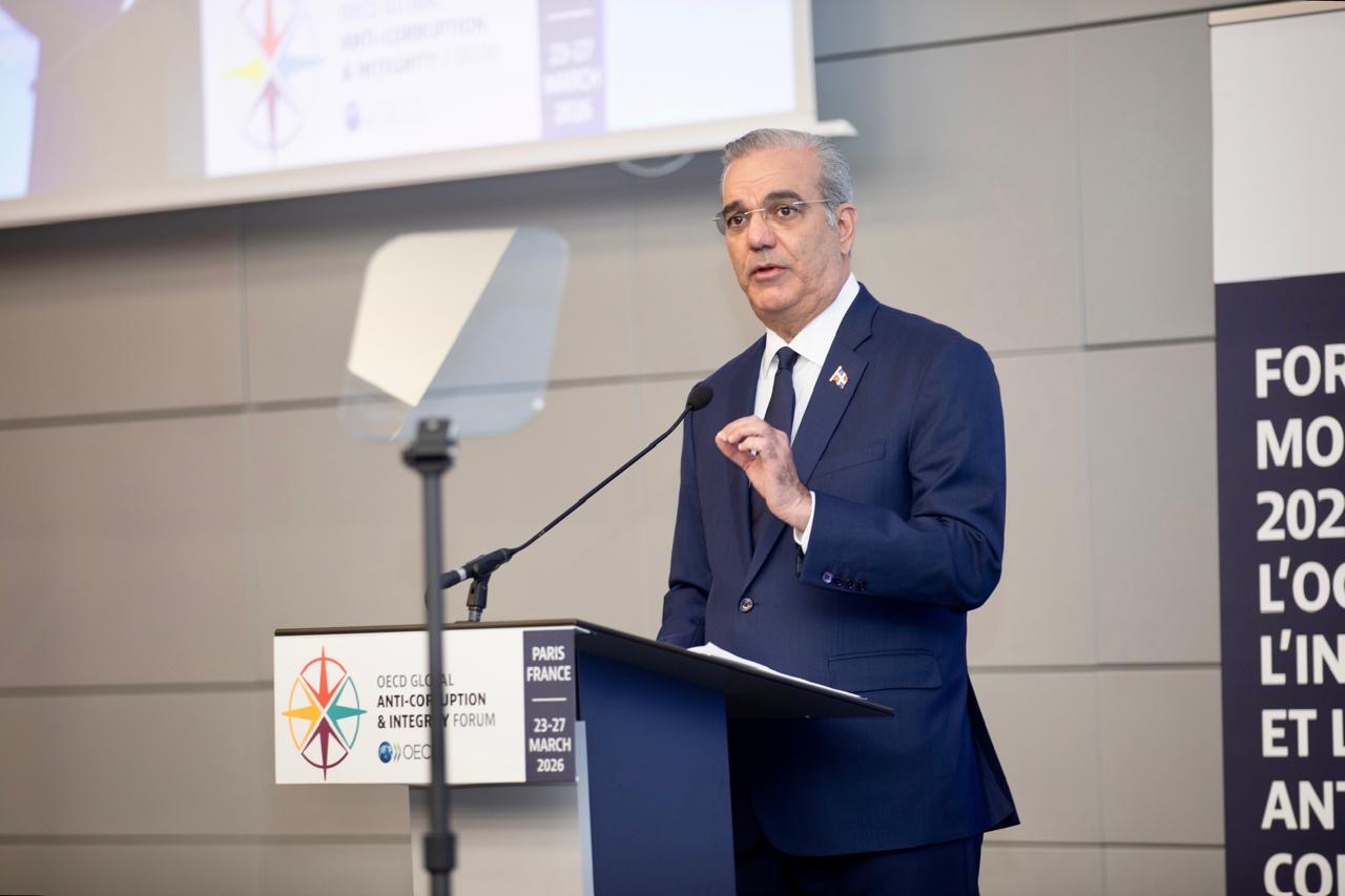 Presidente Abinader reafirma la integridad como eje estratégico del Estado en Foro Global Anticorrupción en París