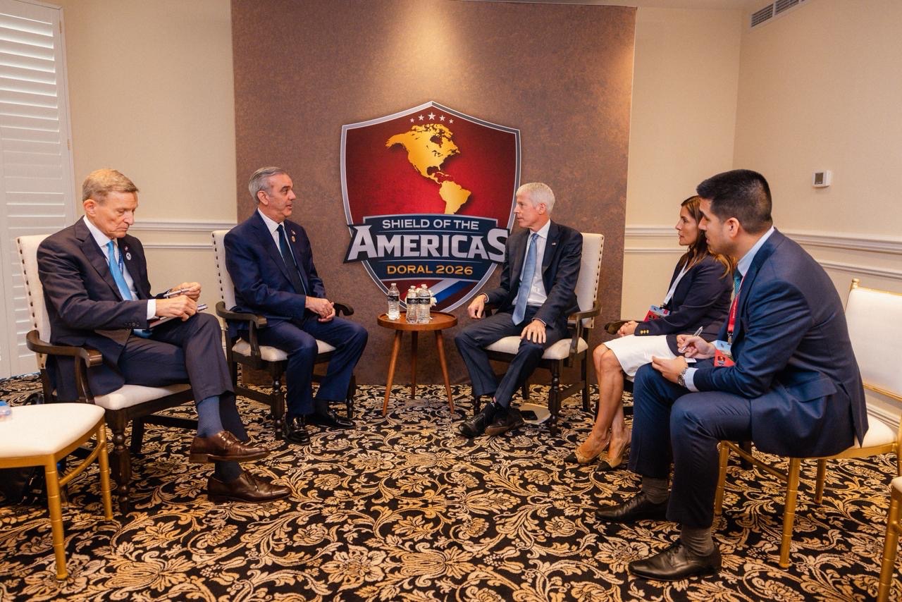 Abinader sostiene reunión bilateral con el secretario de Energía de Estados Unidos en la cumbre “Escudo de las Américas”