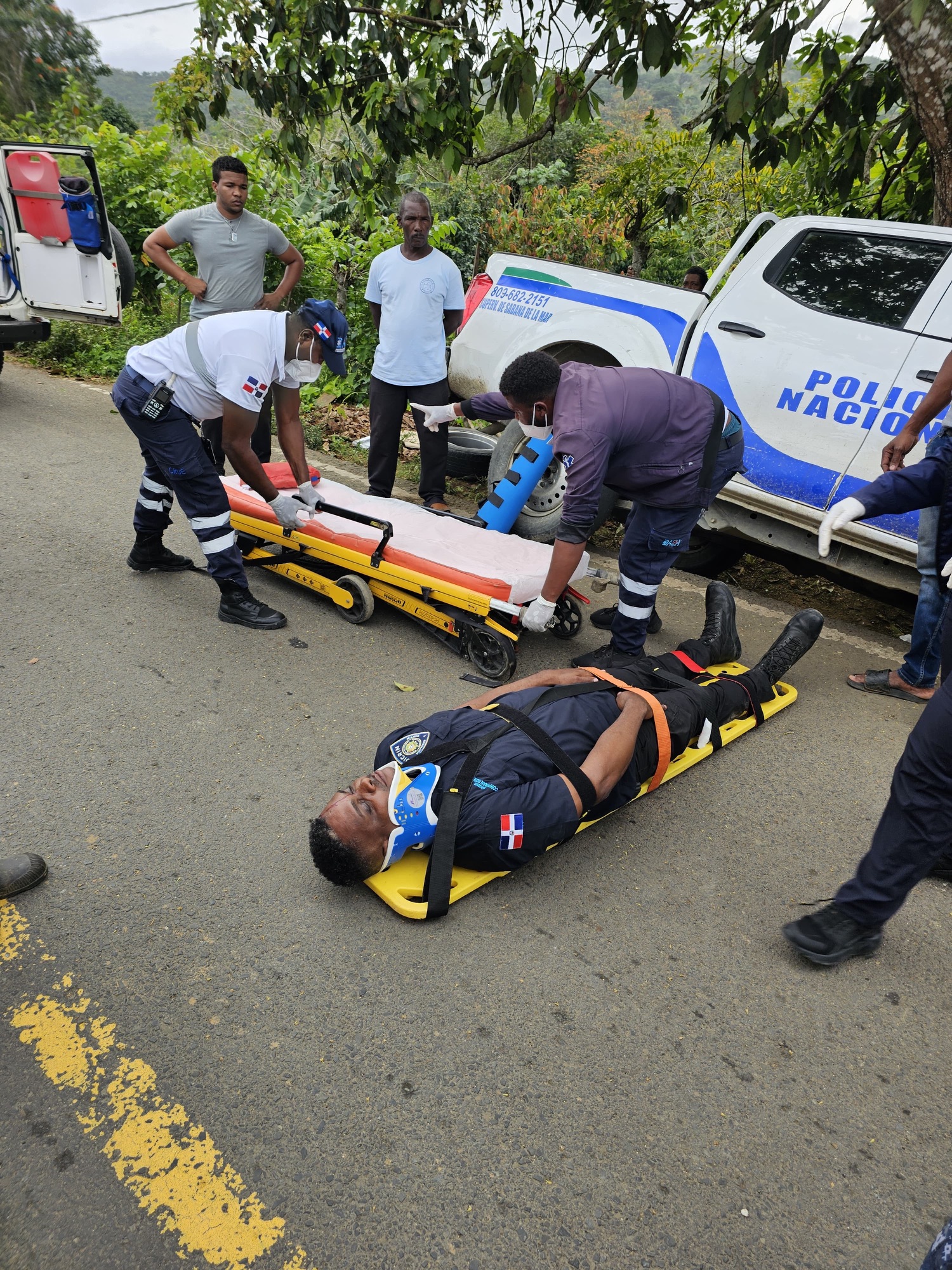 Patrulla policial pierde el control en carretera Hato Mayor–El Valle; tres agentes resultan heridos