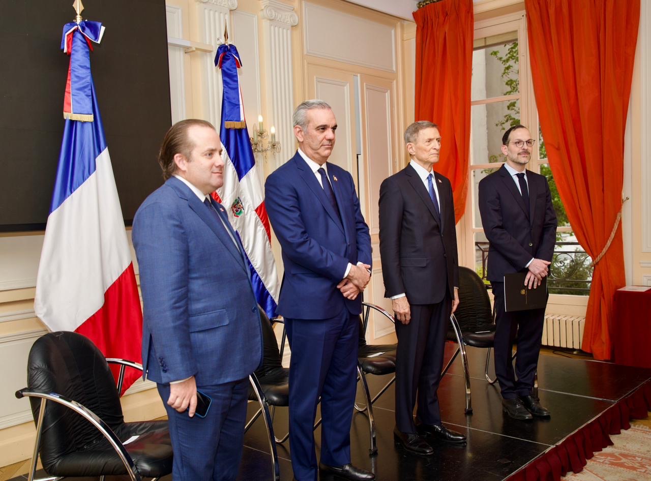 Presidente Abinader comparte con dominicanos en París y asegura Gobierno continuará brindando ayuda y oportunidades a la diáspora