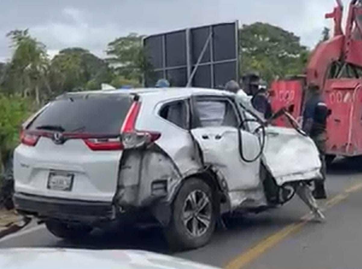 Tres jóvenes pierden la vida y otro resulta gravemente herido en aparatoso accidente en Higüey