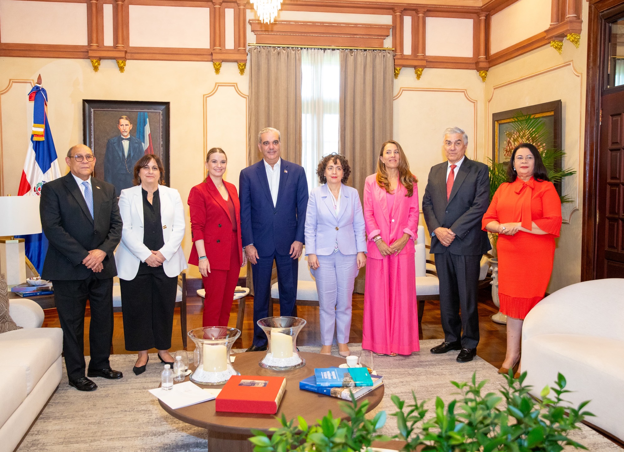 Presidente Abinader recibe en visita de cortesía a la presidenta del Gobierno de las Islas Baleares, Margalida Prohens Rigo, en el Palacio Nacional
