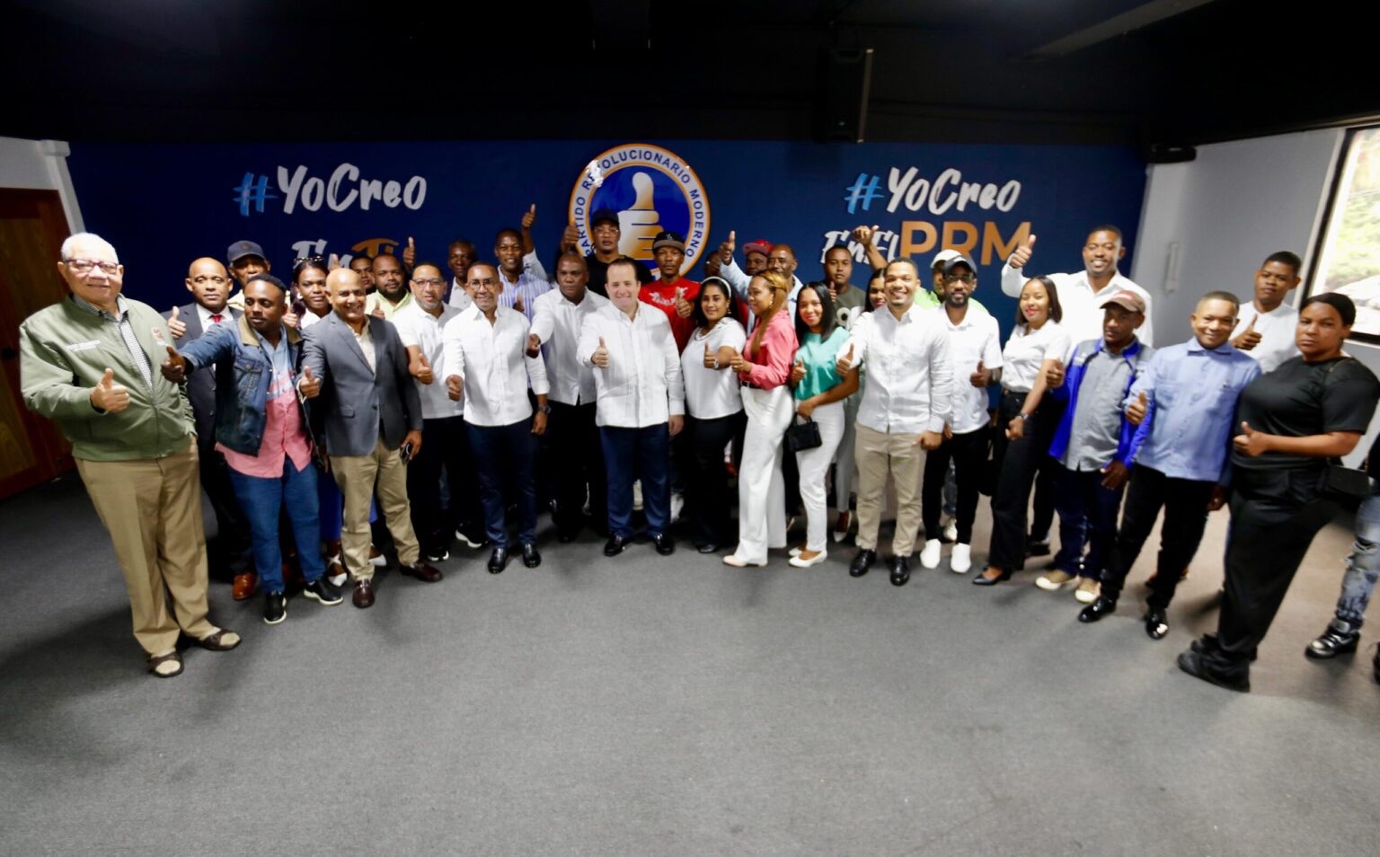 PRM juramenta al ex presidente del PLD en el Distrito Municipal Los Botados, Monte Plata, Genaro Severino