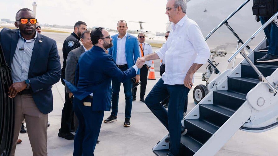 Abinader llega a Miami para participar en cumbre regional convocada por Trump