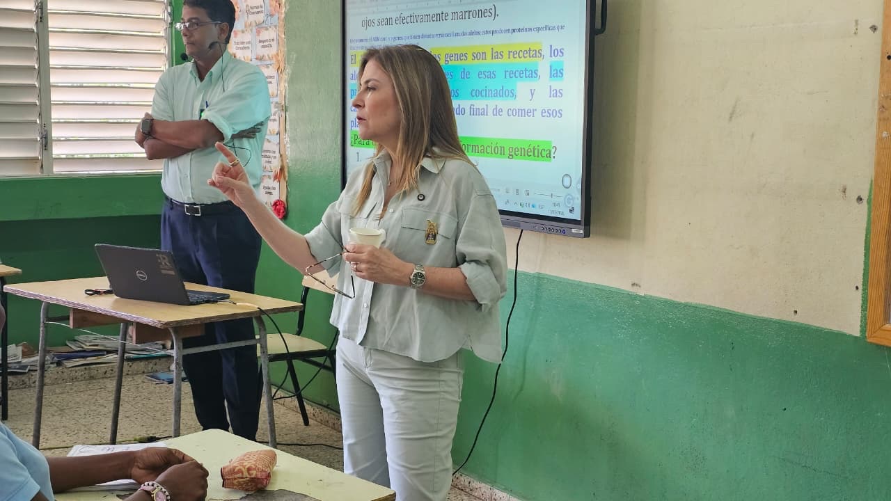 Carolina Mejía lleva programa “La Alcaldía Llega a Tu Escuela” al centro República de Guatemala
