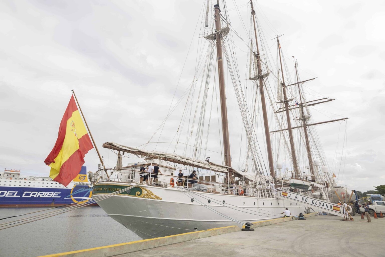 Buque español Sebastián de Elcano llega al puerto de Santo Domingo en RD