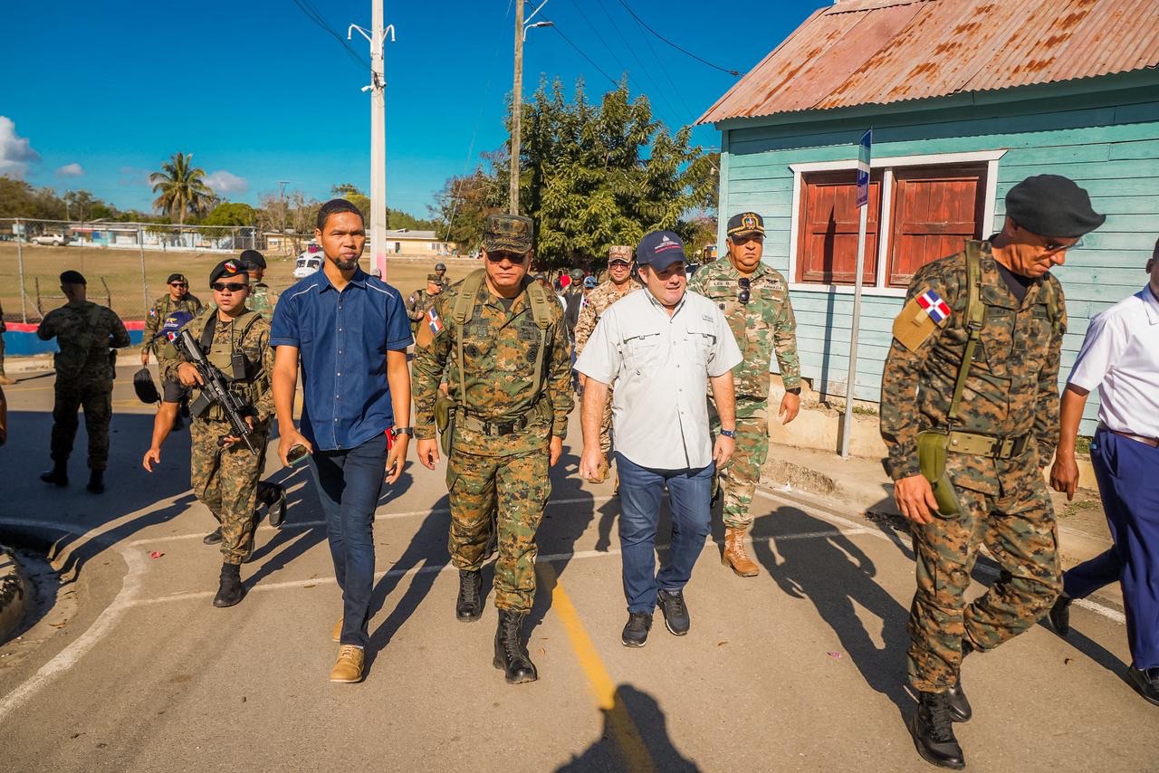 Paliza y Fernández Onofre visitan comunidades remotas en la frontera