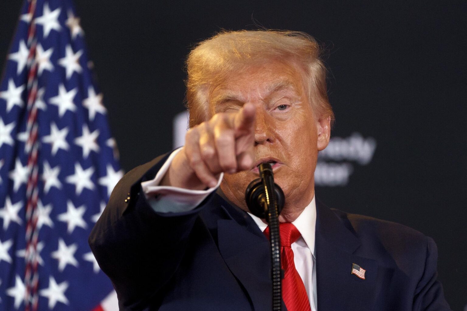 Trump nomina a diplomática Sarah Rogers para dirigir la agencia matriz de Voz de América