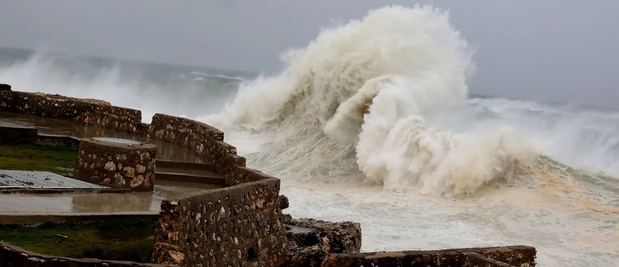COE recomienda a pequeñas embarcaciones permanecer en puerto por oleaje anormal
