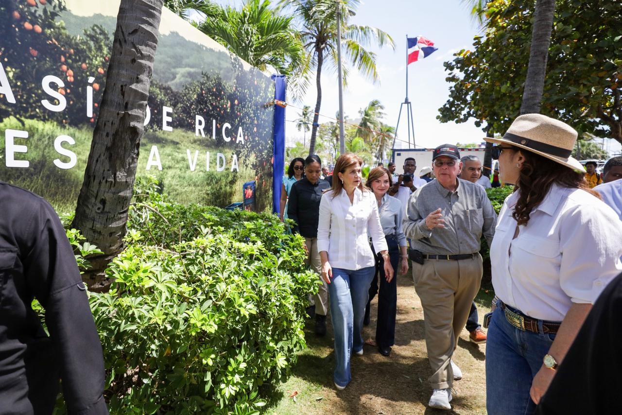 Raquel Peña visita la Feria Agropecuaria Nacional