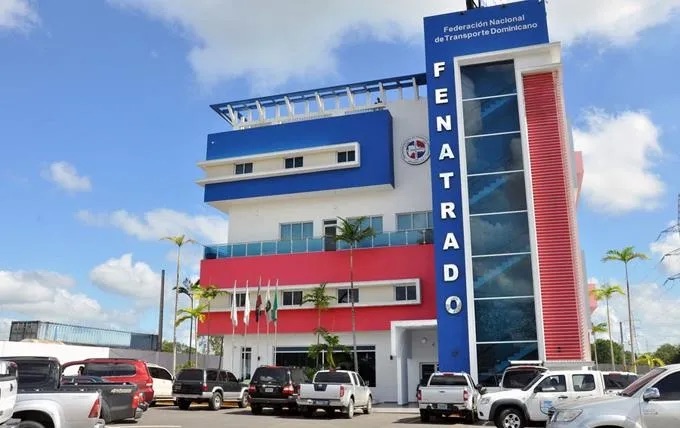 Fenatrado dice no aumentará pasaje y da “compás de espera” por crisis internacional