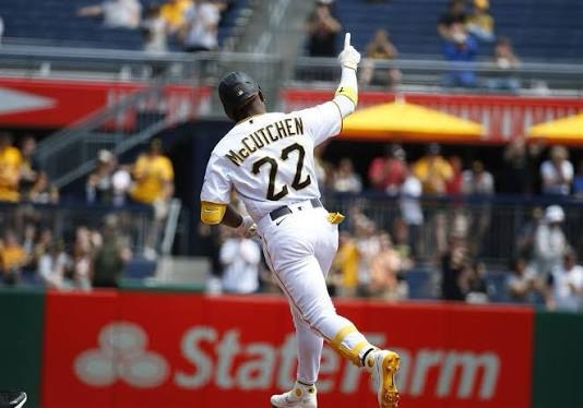 Andrew McCutchen iniciará su temporada 18 en Grandes Ligas tras ganarse un puesto con los Rangers