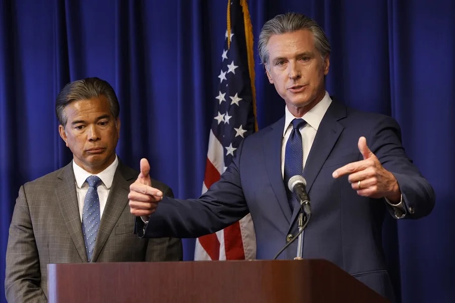 California demanda al Gobierno Trump por reanudar la operación de oleoductos cerrados por un gran derrame