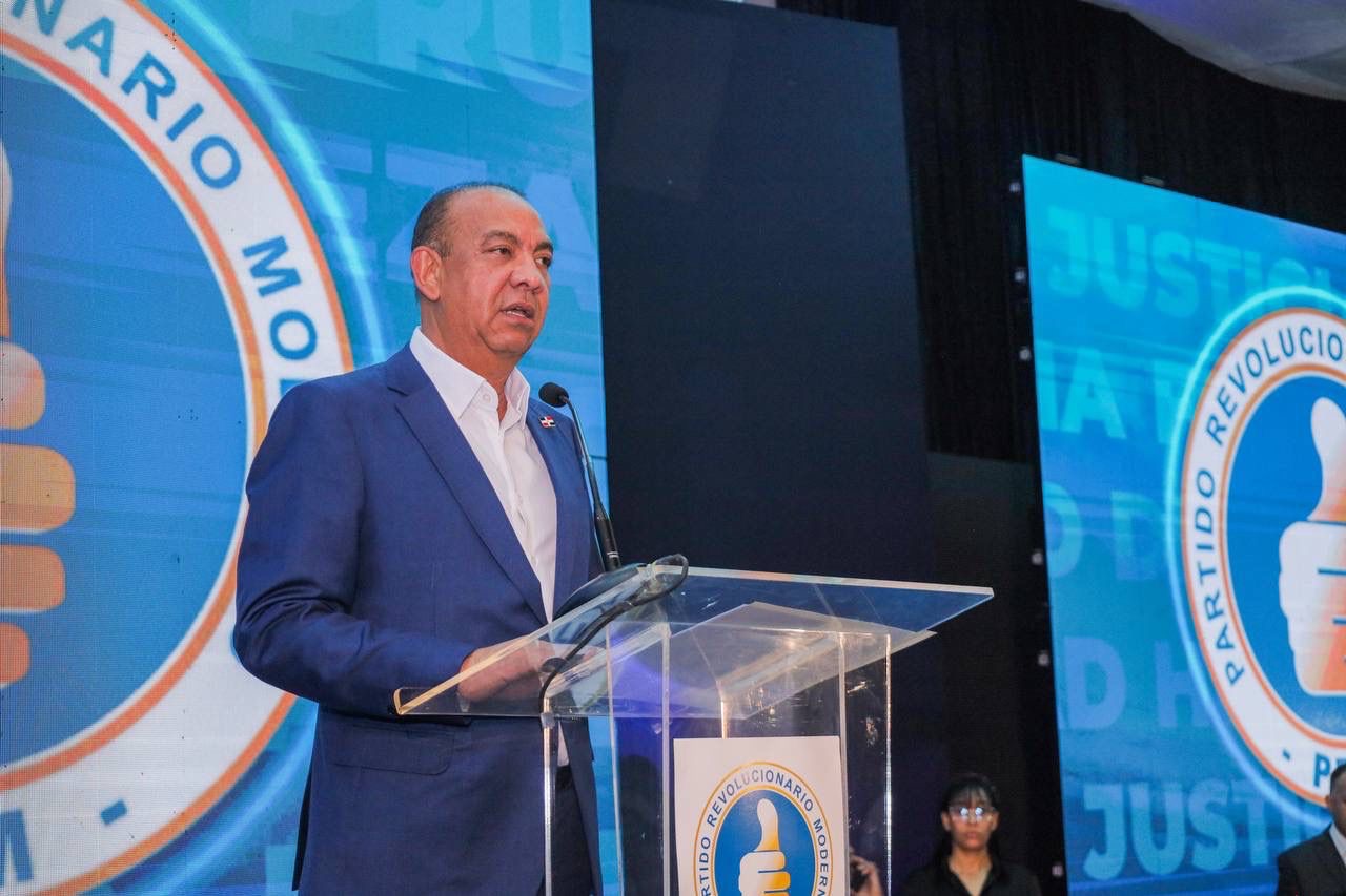 Deligne Ascención resalta fortalezas de RD frente a incertidumbres globales