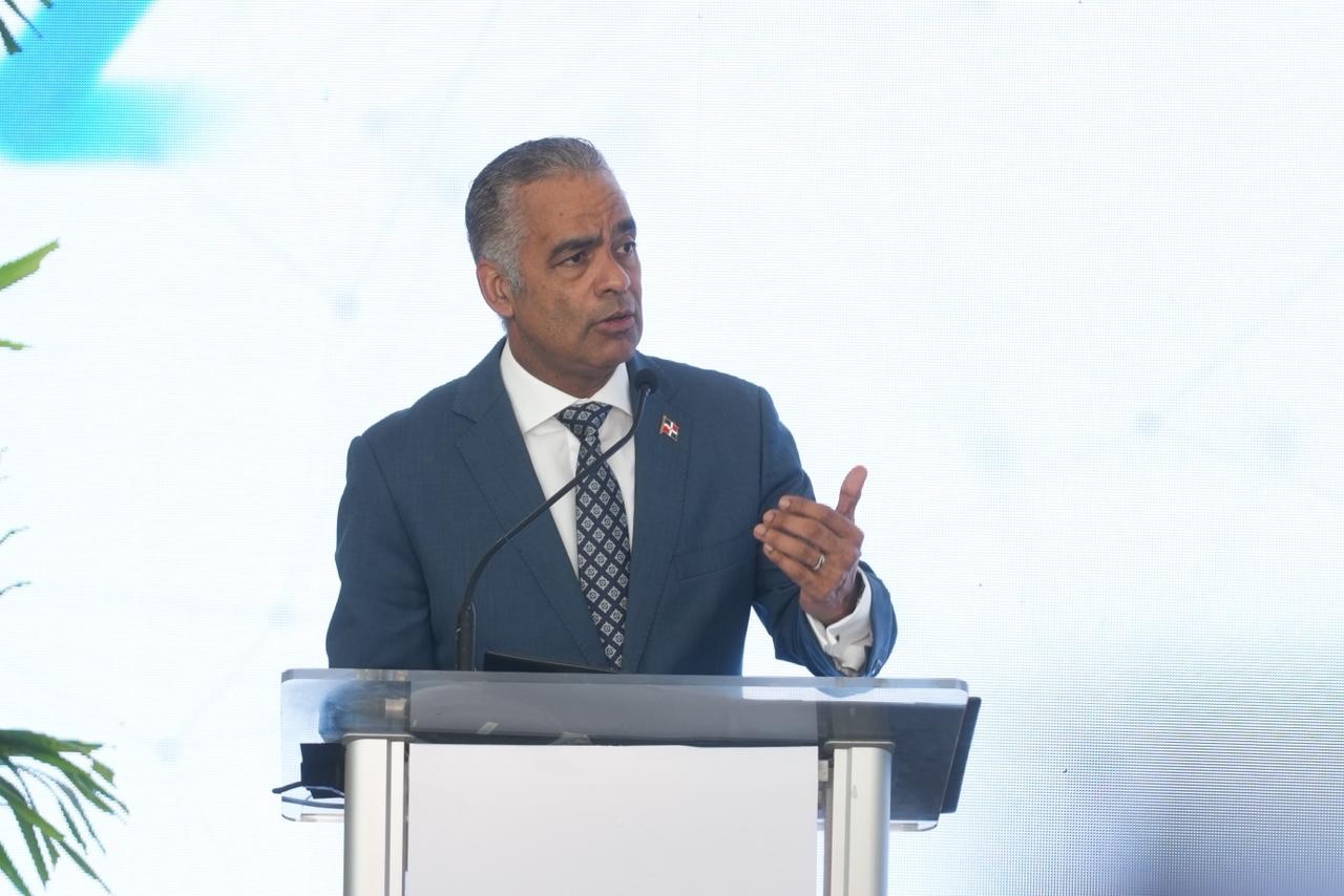 Mantenimientos programados en plantas eléctricas no comprometen el suministro, afirma ministro Joel Santos