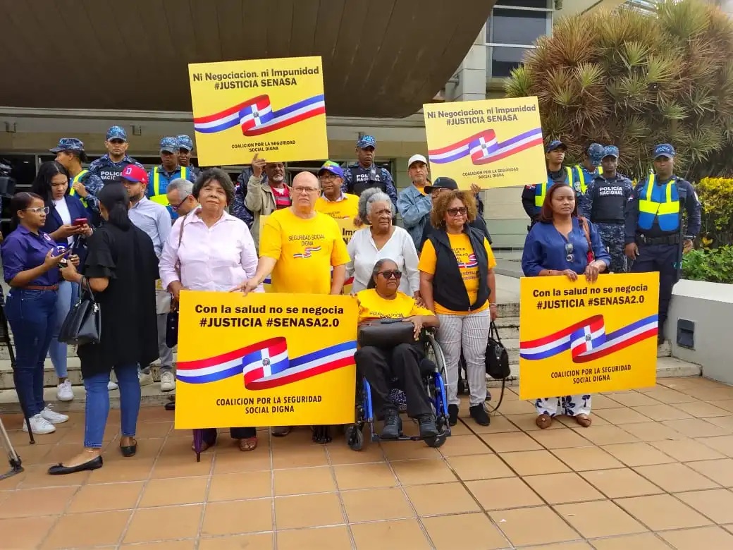 Organizaciones protestan frente a la Procuraduría por caso Senasa y exigen justicia sin impunidad