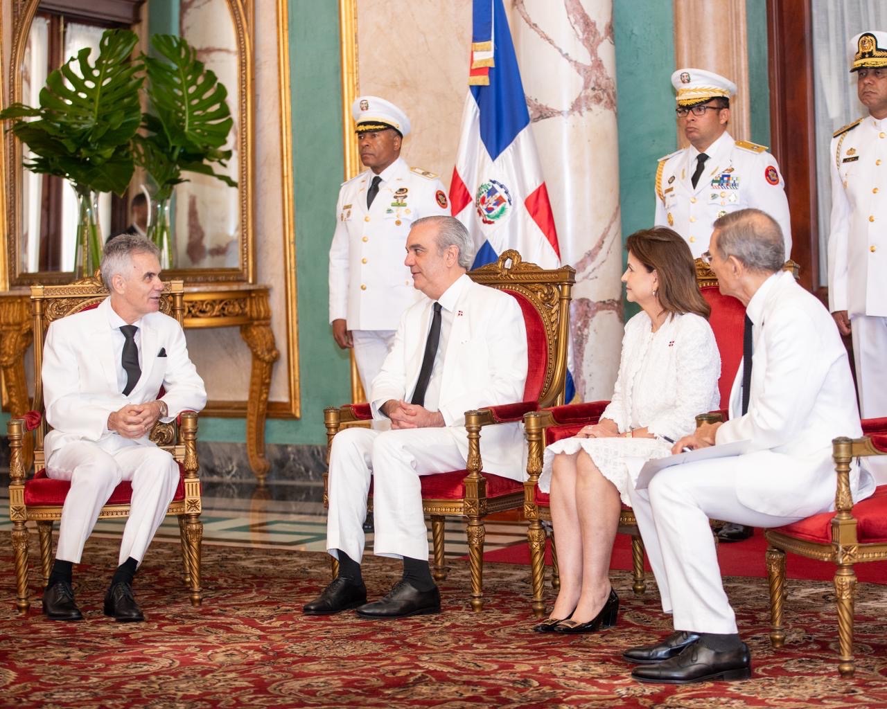 Presidente Abinader recibe cartas credenciales de seis nuevos embajadores acreditados ante el Gobierno dominicano