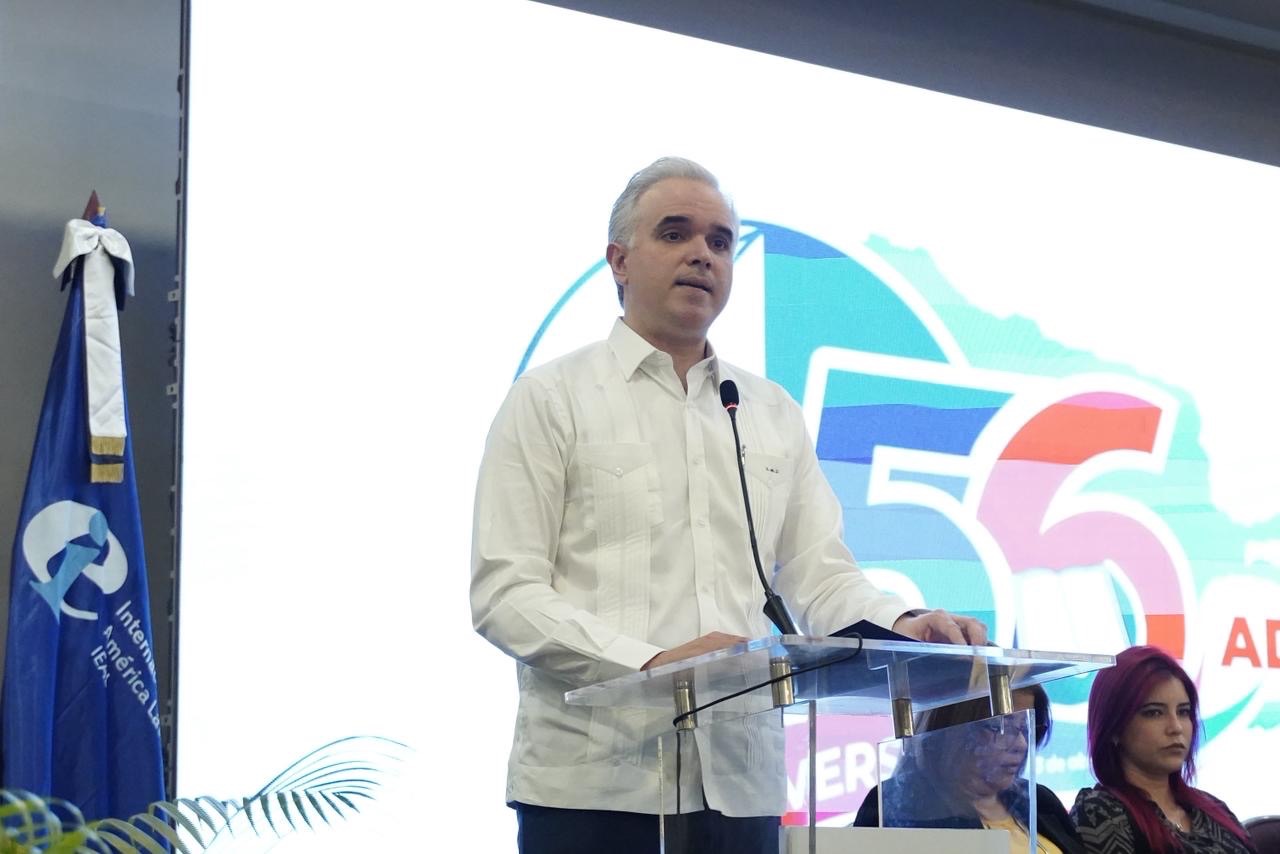 Luis Miguel De Camps reafirma compromiso con el magisterio y llama a garantizar la continuidad educativa durante congreso de la ADP