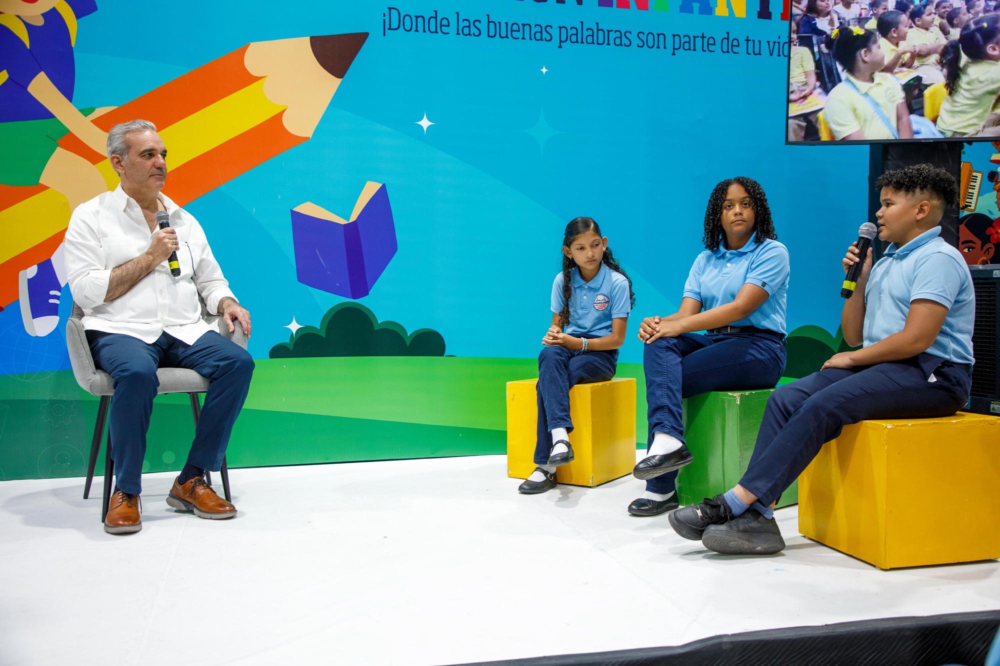 Presidente Abinader recorre Feria Regional del Libro Santiago 2026 y llama a la población a visitarla