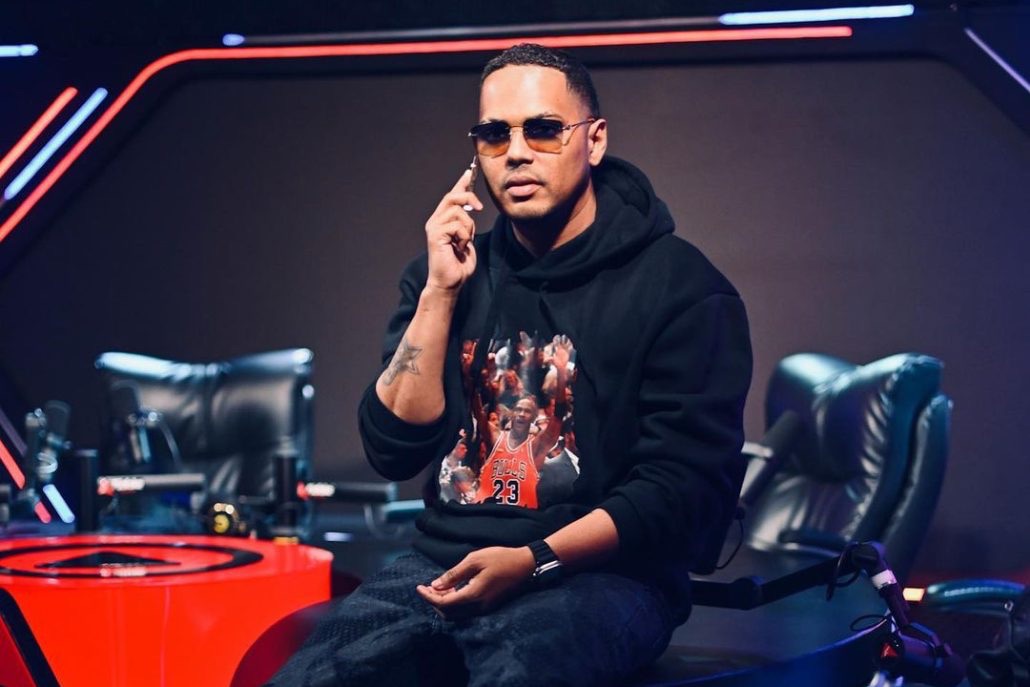 Santiago Matías visita reality español y desata polémica por aclarar que “La Piry” es un hombre