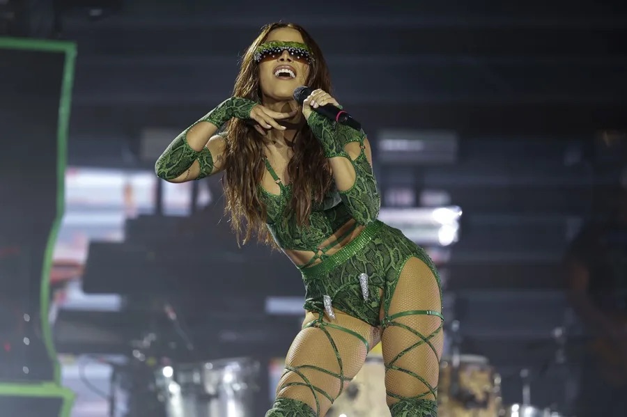 Anitta anuncia que Shakira participará en una de las canciones de su próximo disco