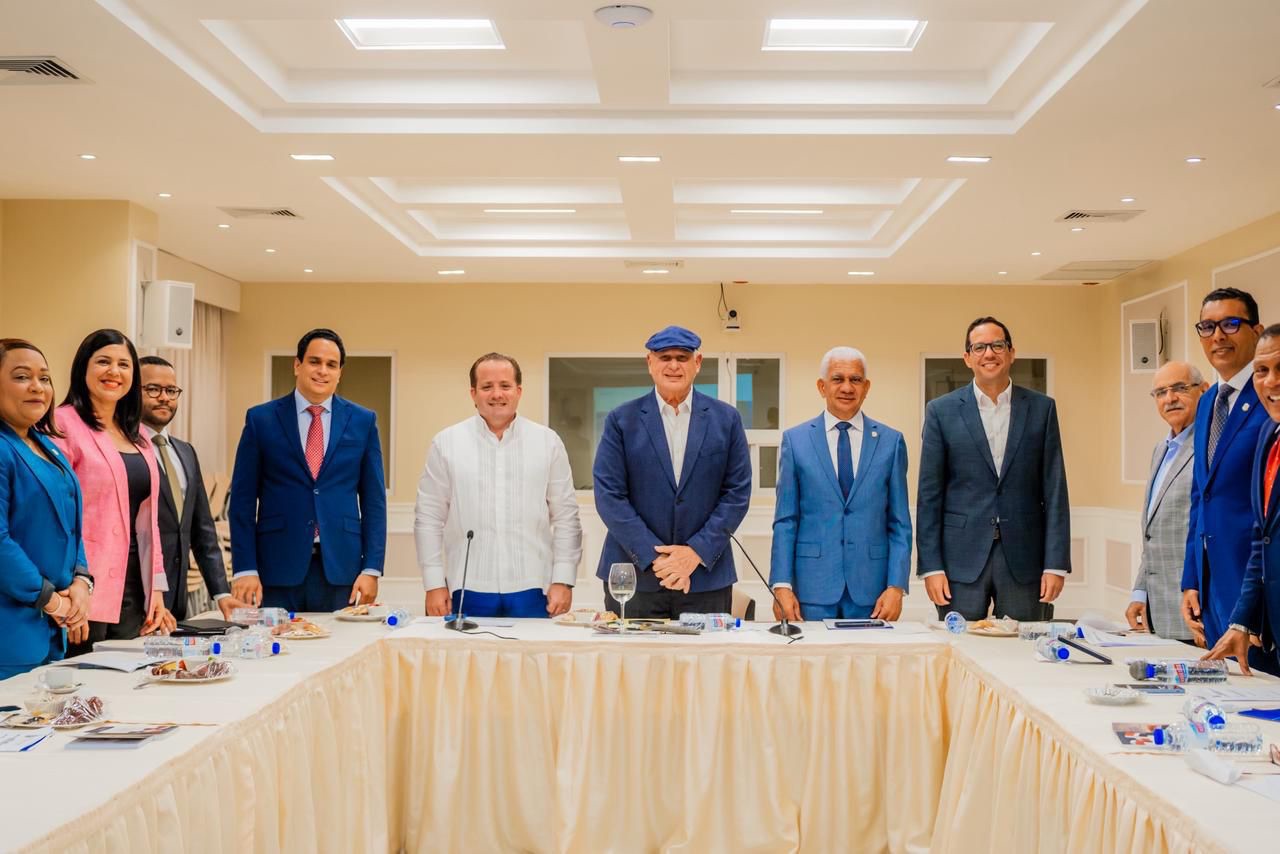 Paliza participa en comisión que estudia ley contra financiamiento ilícito