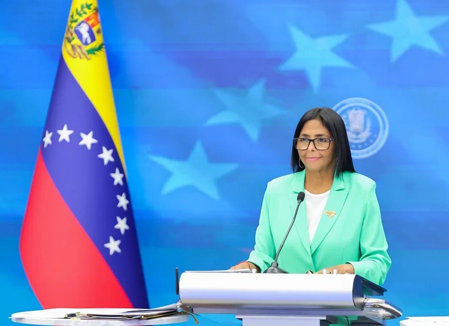 Delcy Rodríguez dice que incrementará los salarios y creará una comisión para el «diálogo laboral» en Venezuela
