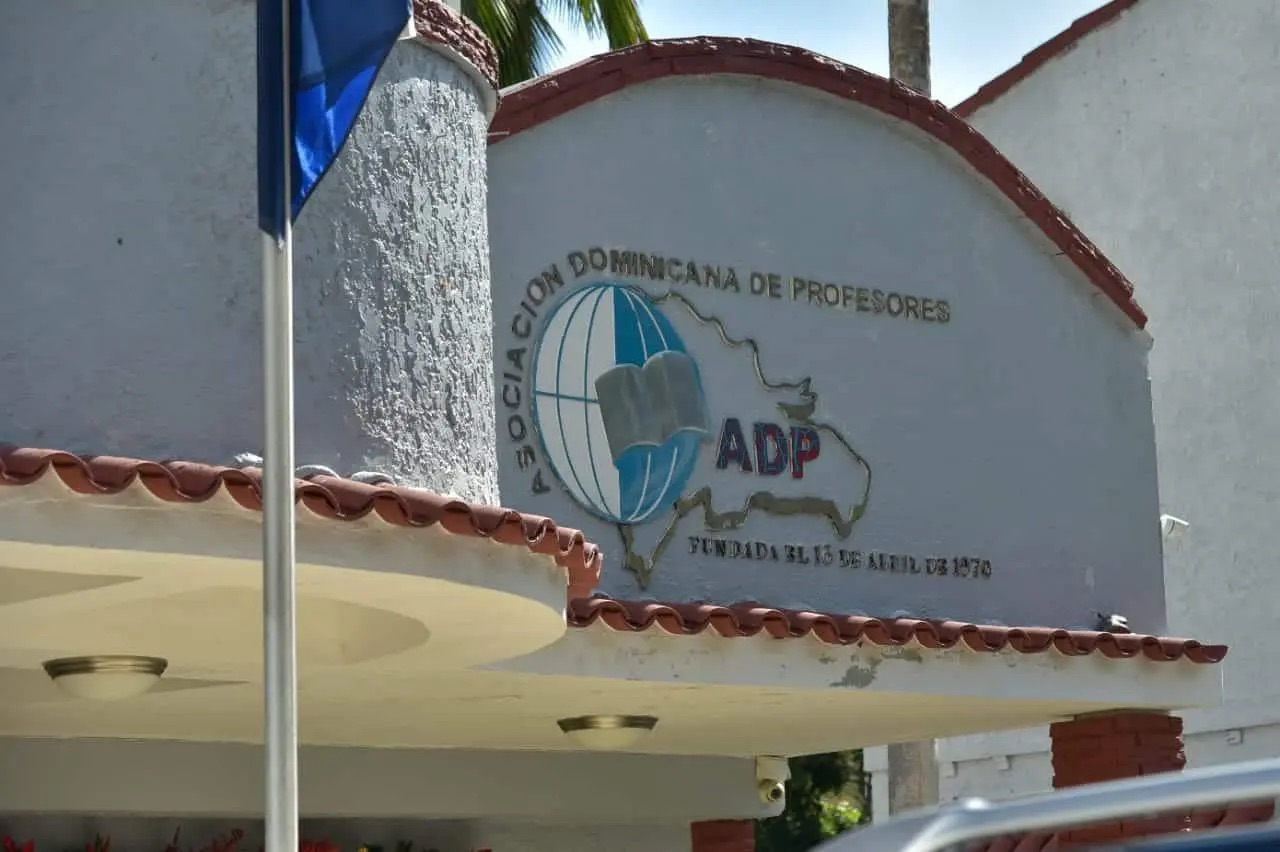 ADP consigue nuevos nombramientos de maestros del banco de elegibles