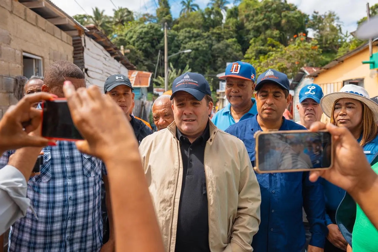Paliza recorre zonas afectadas por las lluvias en Puerto Plata