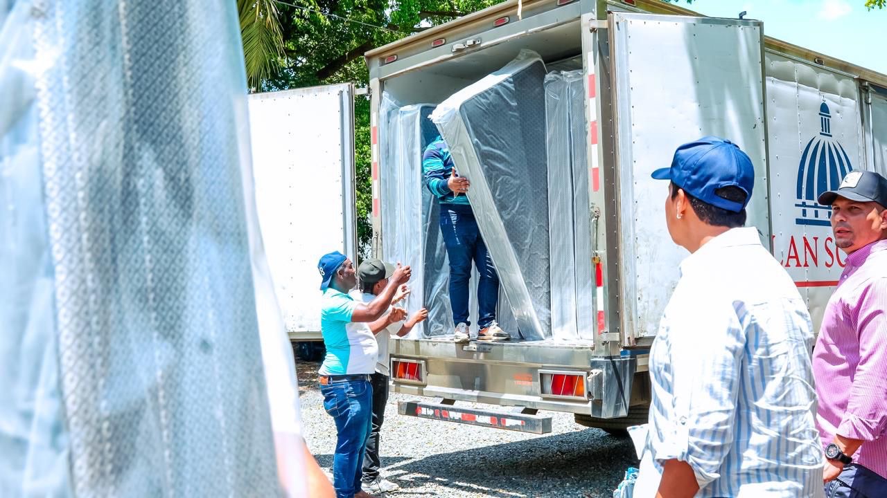 Gobierno realiza jornada de asistencia a familias afectadas por lluvias en el Gran Santo Domingo
