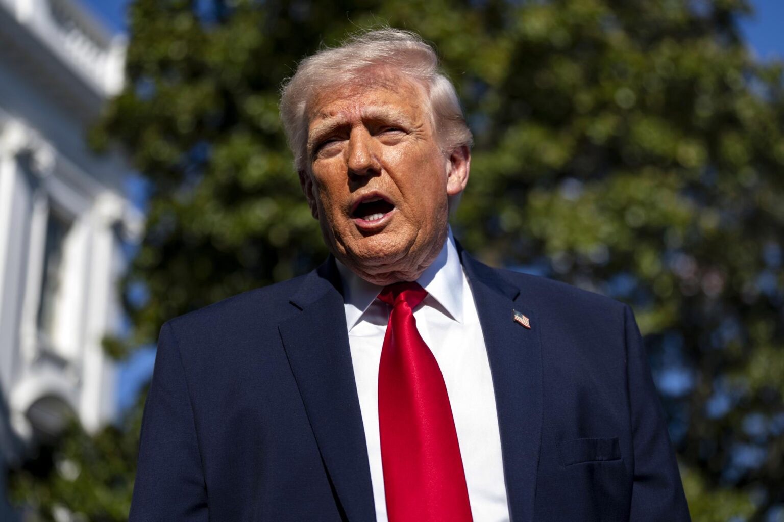 Trump amenaza con “eliminar inmediatamente” buques iraníes que se salten bloqueo en Ormuz